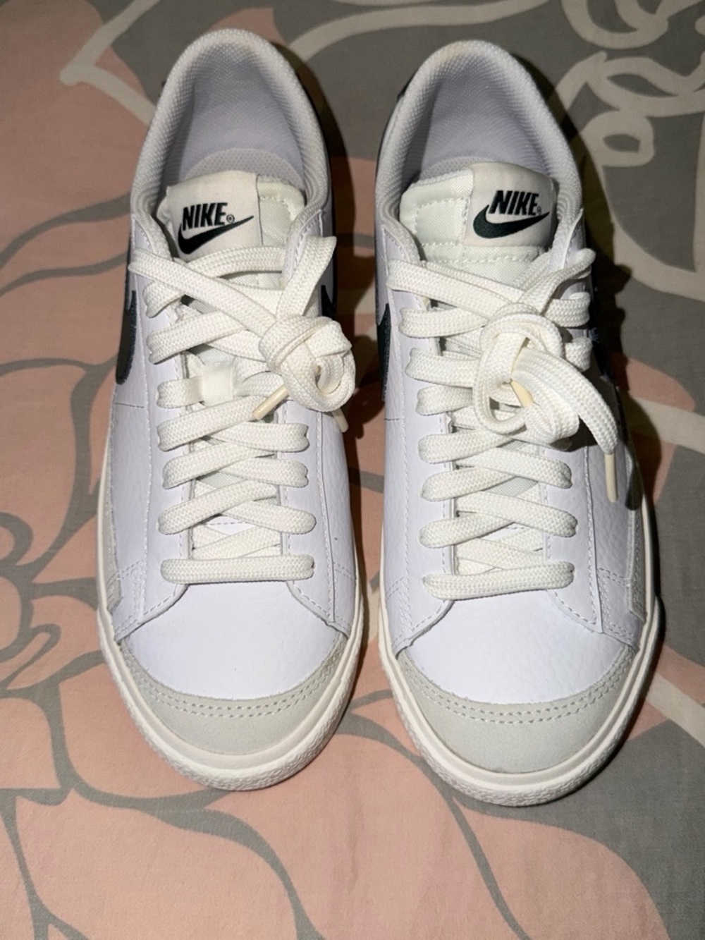 Nike women’s size 7 White Low-Top Sneakers with Forest Green and grey details